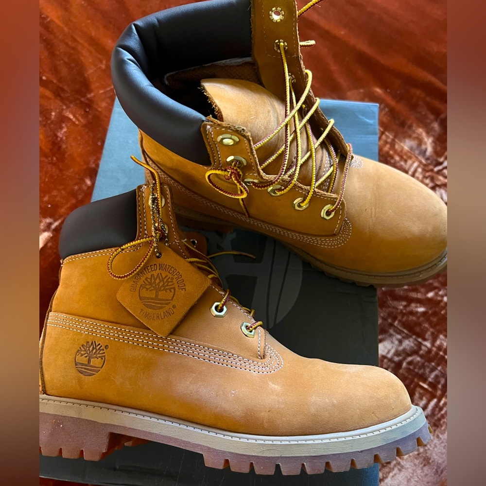 BOYS GRADE SCHOOL TIMBERLAND BOOTS — Sz 5.5